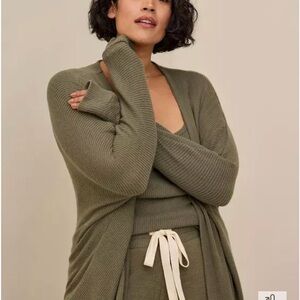 Torrid Super Soft Plush Lounge Cocoon Wrap